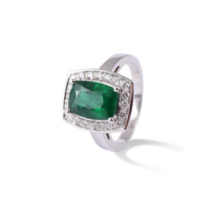 Bague émeraude entourée de diamants en or blanc