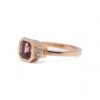 Vue de la bague tourmaline rose avec monture en or jaune – Bijoux Nantes