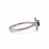 Bague spinelle rouge avec entourage de diamants en or blanc – Joaillerie Nantes