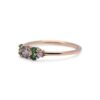 Vue de la bague diamant brun et tsavorite en or jaune – Fiançailles Nantes
