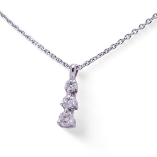 Collier en or blanc avec trois diamants brillants – Bijouterie Nantes