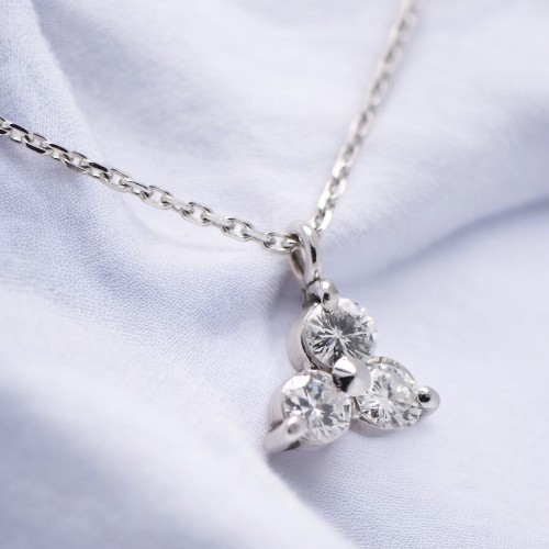 Pendentif trois diamants en or blanc – Collier diamant Nantes