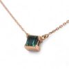 Collier or jaune avec tourmaline bleu-vert, fabriqué dans nos ateliers – Joaillerie Nantes