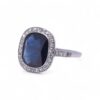 Bague Art Déco en platine avec saphir et pavage de diamants
