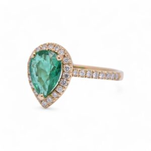 Bague émeraude et diamants en or jaune avec pierre taille poire, Nantes