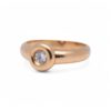 Bague solitaire serti clos en or jaune avec diamant, Nantes