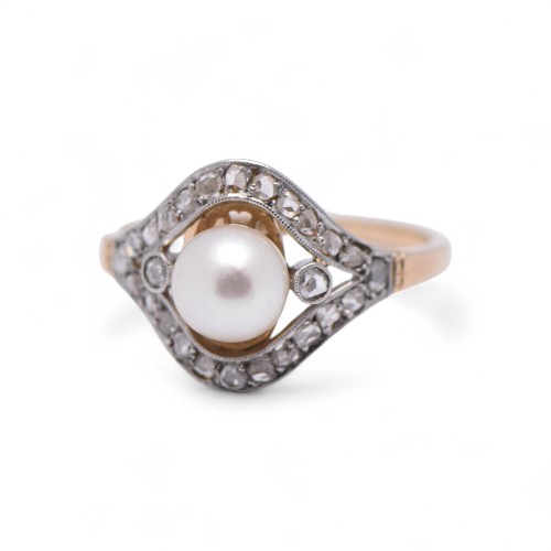 Bague ancienne en platine et or jaune avec perle et diamants, Nantes