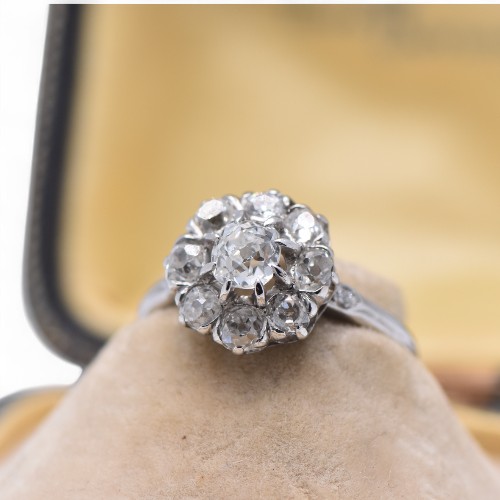 Bague ancienne en platine, motif floral marguerite avec diamant central, Nantes