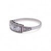 Bague en or blanc et platine avec trois pierres taille ancienne, Nantes