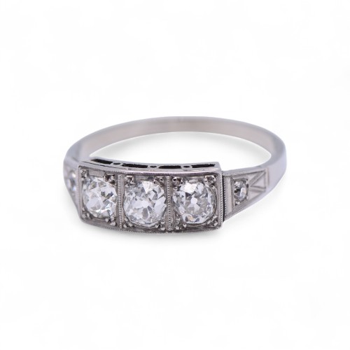 Bague trois diamants taille ancienne en platine et or blanc, Nantes