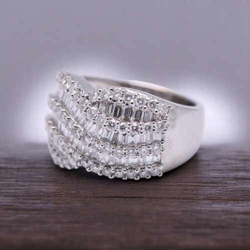 Bague large en or blanc avec diamants ronds et baguettes, Nantes