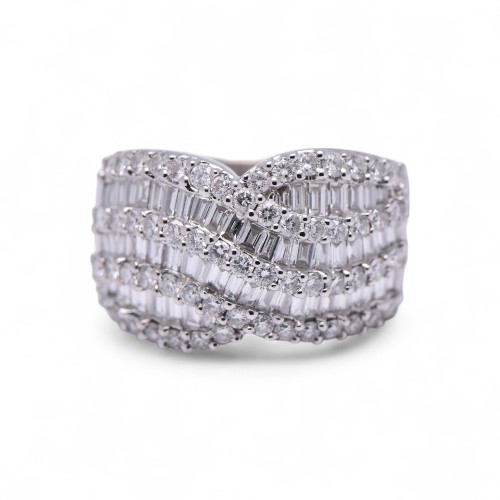 Bague bandeau pavée de diamants en or blanc, Nantes