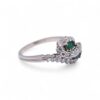 Bague or blanc avec torsade diamantée et émeraudes, Nantes