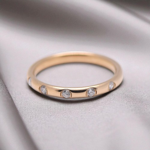 Bague fine avec cinq diamants alignés, Nantes