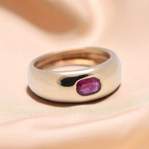 Bague or jaune avec rubis rouge, Nantes