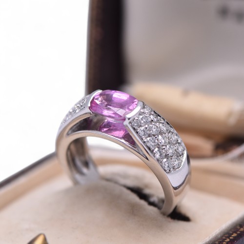Saphir rose Ceylan monté sur bague, Nantes