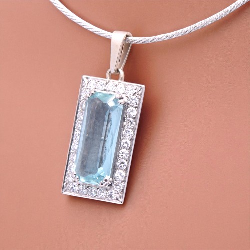 Vue du pendentif aigue-marine rectangulaire, Nantes