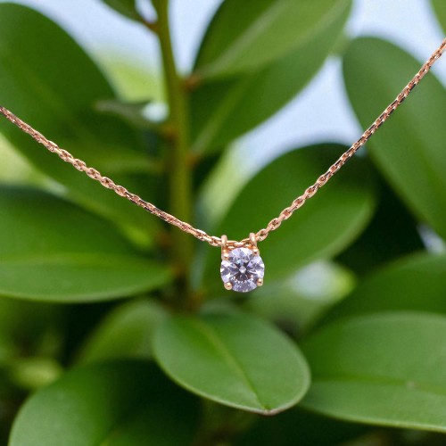 Vue du diamant 0.50 carat suspendu sur chaîne, Nantes