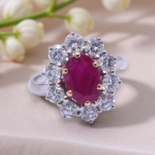 Vue de face bague rubis marguerite et diamants, Nantes