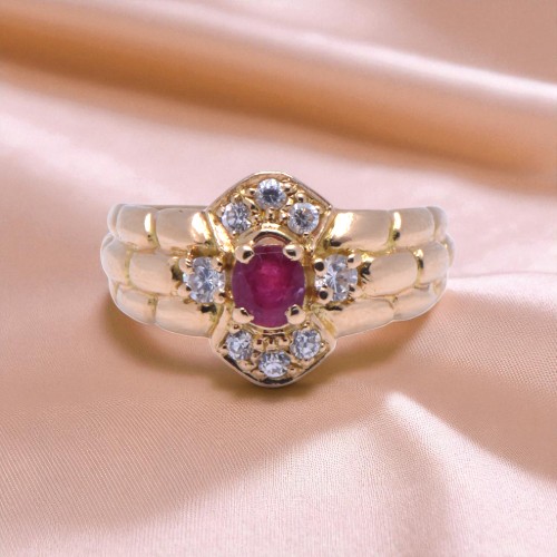 Vue de face bague rubis années 90 et diamants, Nantes