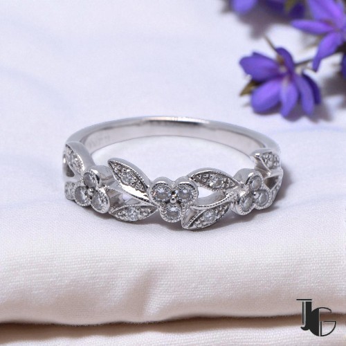 Vue de face bague Baunat motif floral, Nantes