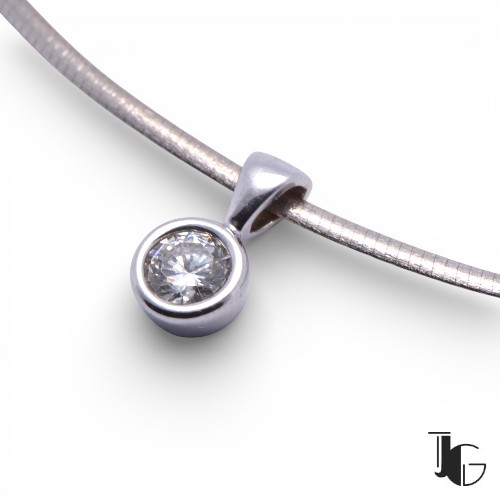 Collier diamant serti clos en or blanc 750/1000, Nantes