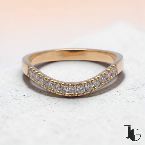 Bague demi alliance vague diamants joaillerie Nantes