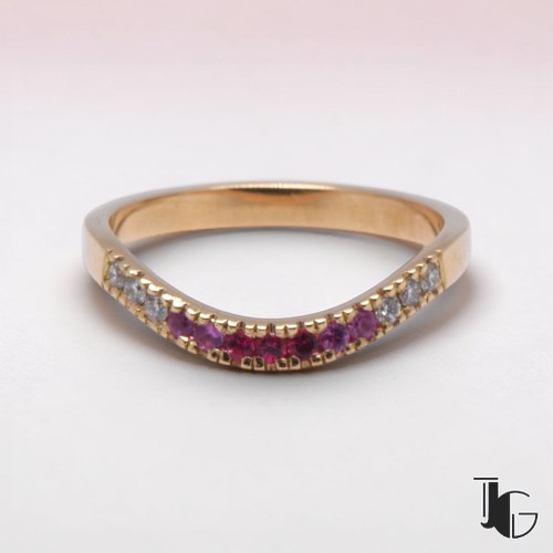 Bague demi alliance vague saphir rose et spinelle Nantes