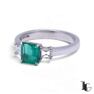 Bague émeraude diamants princesse – joaillerie guerin nantes