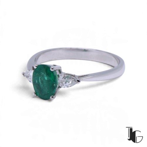 Bague émeraude diamants poires – joaillerie guerin nantes