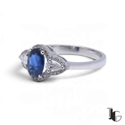 c195 6 Bague saphir diamants poires – bijoux nantes – joaillerie guerin nantes