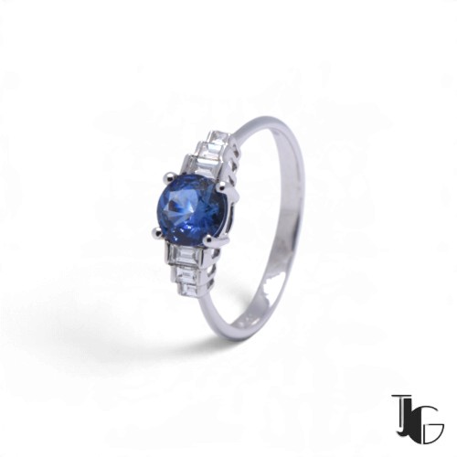 j106 7 Bague saphir de Ceylan baguettes – joaillerie guerin nantes