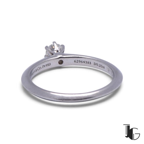 r250 7 Solitaire Tiffany & Co diamant – joaillerie guerin nantes
