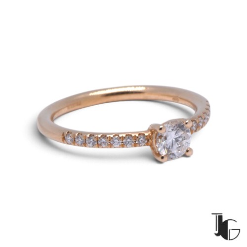 r829 4 Bague diamant et pavage – bijoux nantes – joaillerie guerin nantes