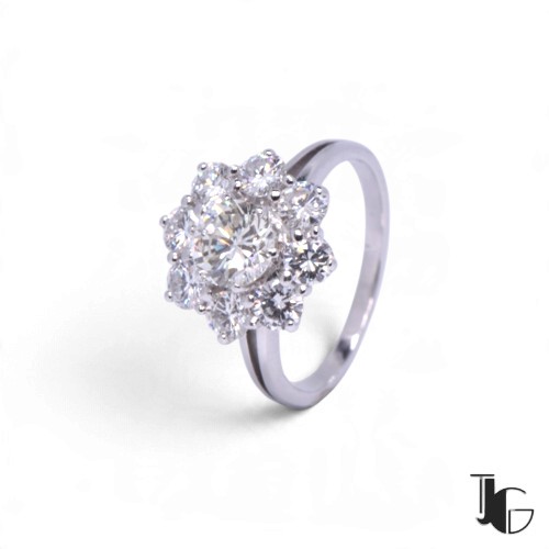 r858 5 Bague marguerite diamants griffes – bijoux occasion – joaillerie guerin nantes
